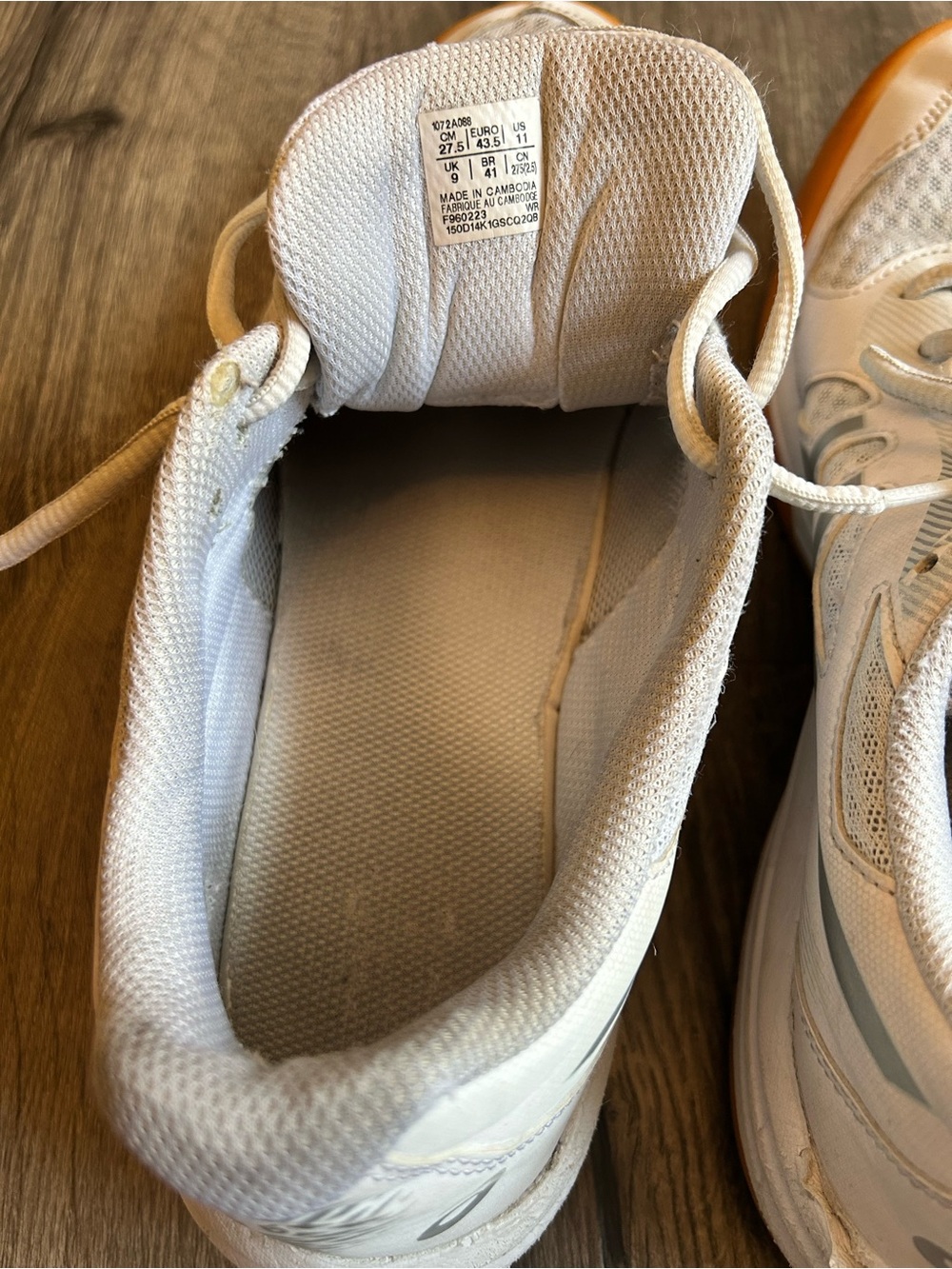 Aasics Upcourt Indoor Court Volleyball Shoes- White with Gum Outsole - Picture 8 of 9